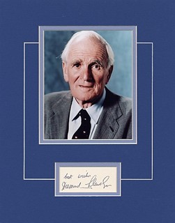 Desmond Llewelyn autograph