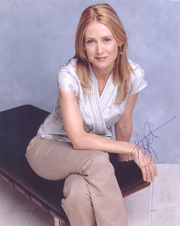 Kelly Rowan autograph