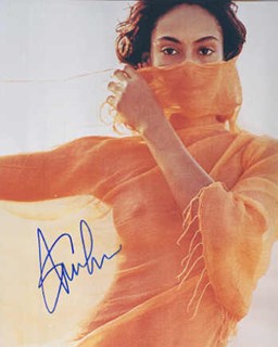 Shakara Ledard autograph