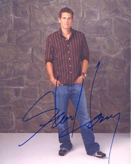 Steve Howey autograph