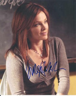 Dina Meyer autograph