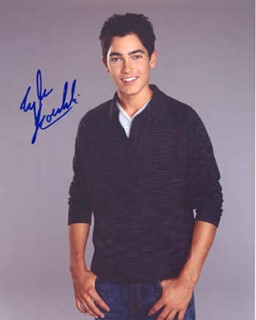 Tyler Hoechlin autograph