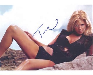 Tara Reid autograph