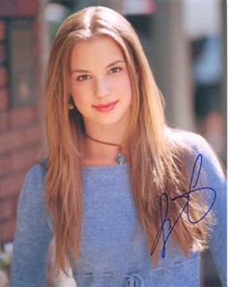 Emily VanCamp autograph