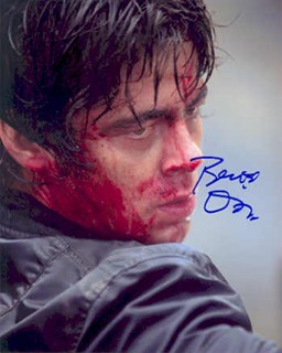 Benicio Del-Toro autograph
