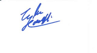 Tyler Hoechlin autograph