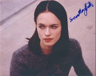 Susan May Pratt autograph