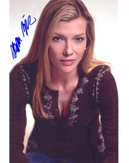 Stephanie Niznik autograph