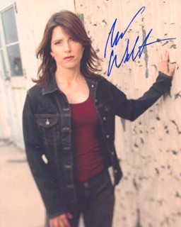 Melora Walters autograph