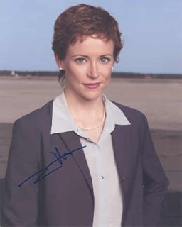 Leslie Hope autograph