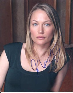 Sarah Wynter autograph