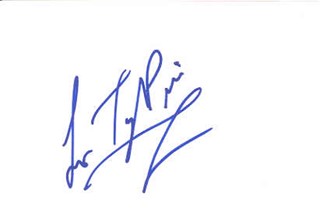 Lou Taylor Pucci autograph
