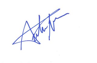 Autumn Reeser autograph