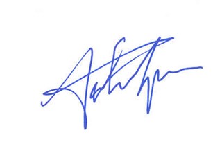Autumn Reeser autograph