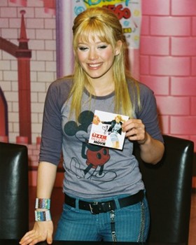 Hilary Duff autograph