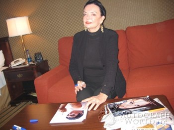 Barbara Steele autograph