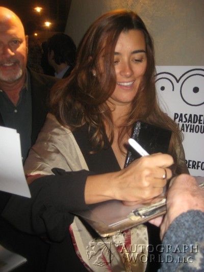 Cote de Pablo signs for Autograph World on 2 13 2011 at Pasadena Playhouse