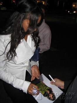 Dania Ramirez autograph