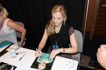 Emily Kinney autograph