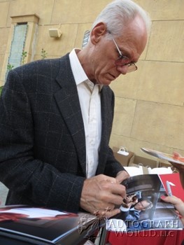 Fred Dryer autograph