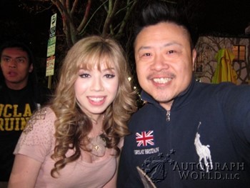 Jeanette McCurdy autograph