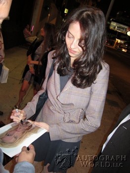 Juliet Landau autograph