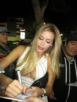 Kennedy Summers autograph