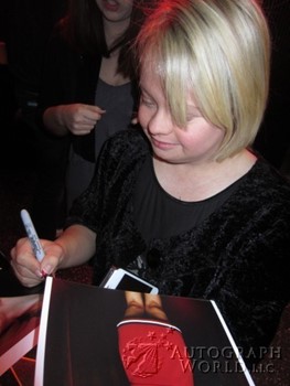 Lauren Potter autograph