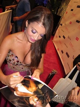 Layla Kayleigh autograph