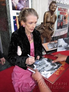 Margaret O'Brien autograph