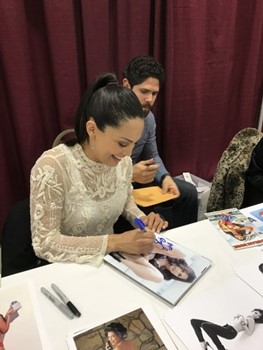 Raquel Pomplun autograph