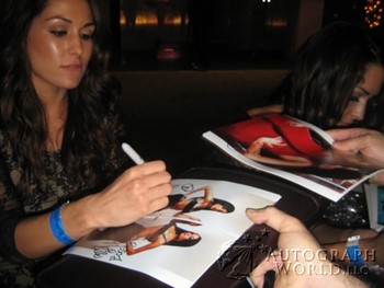 The Bella Twins autograph