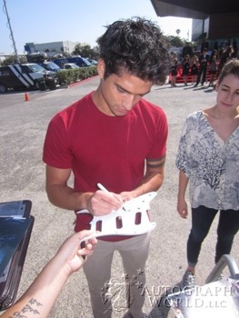Tyler Posey autograph