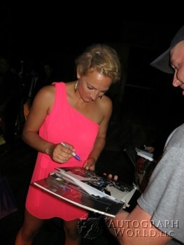 Zoe Bell autograph