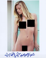 Nikki Leigh autograph