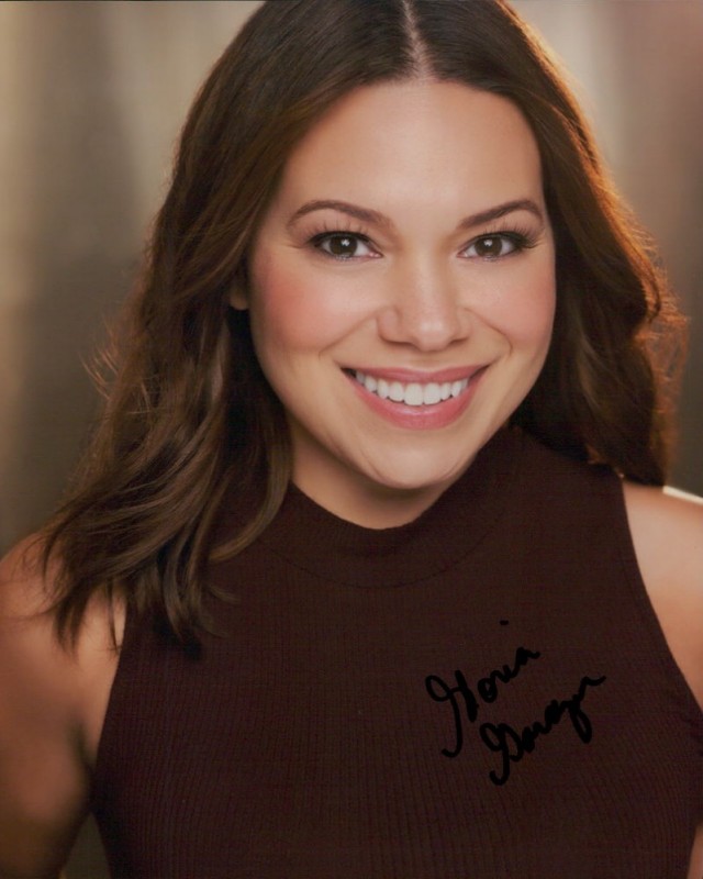 Gloria Garayua autograph, item FP627684