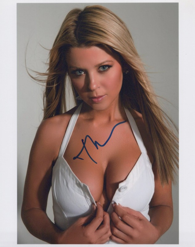 Tara Reid Autograph Lot 828