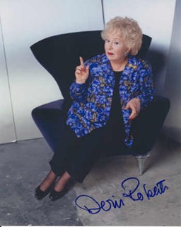 Doris Roberts autograph