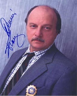 Dennis Franz autograph