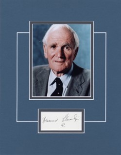Desmond Llewelyn autograph