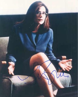 Lorraine Bracco autograph