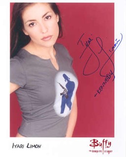 Iyari Limon autograph