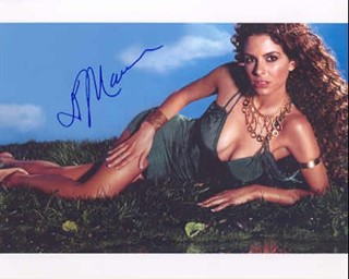 Maria Menounos autograph