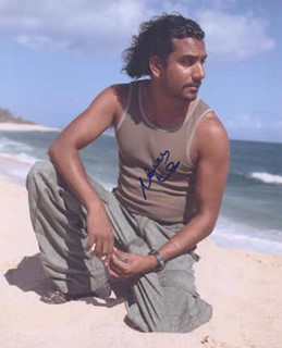 Naveen Andrews autograph