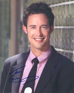 Tom Cavanagh autograph