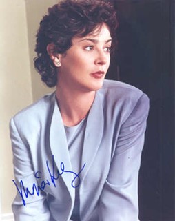 Moira Kelly autograph