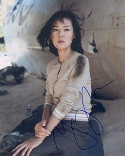Yunjin Kim autograph