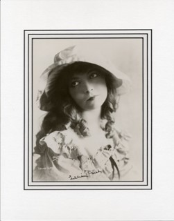 Lillian Gish autograph