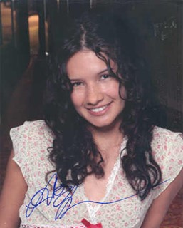 Alice Greczyn autograph