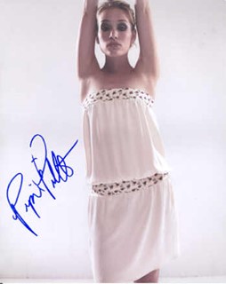Piper Perabo autograph